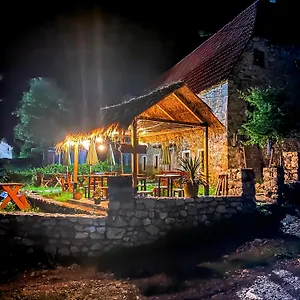 guesthouse-kujtimi.albaniahotels.org/